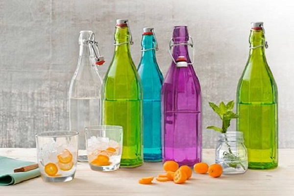 Bảo quản trong chai sẫm màu là một cách bảo quản nước ép trái cây lâu ngày